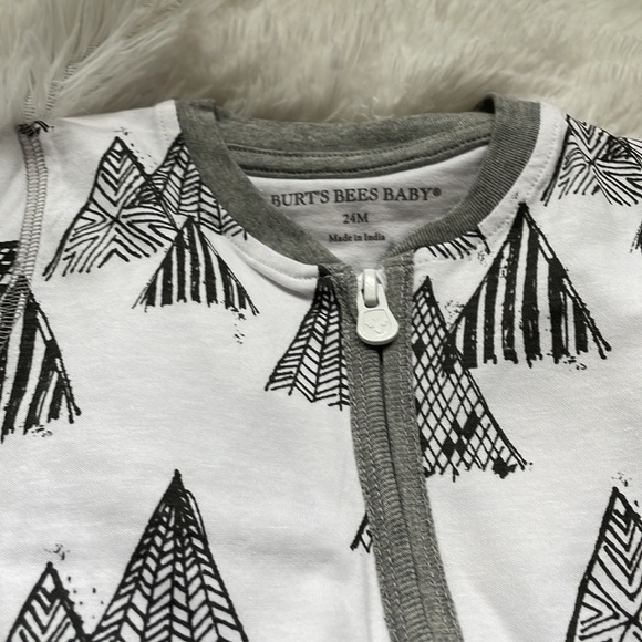 Burt’s Bees Baby Zipper Rompers - Picture 4 of 4